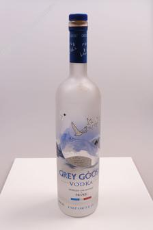 Бутылка. Бутыль. Водка Грей Гуз. Окрашенное Толстое стекло. Размеры 34х7,5 см. (С3407)